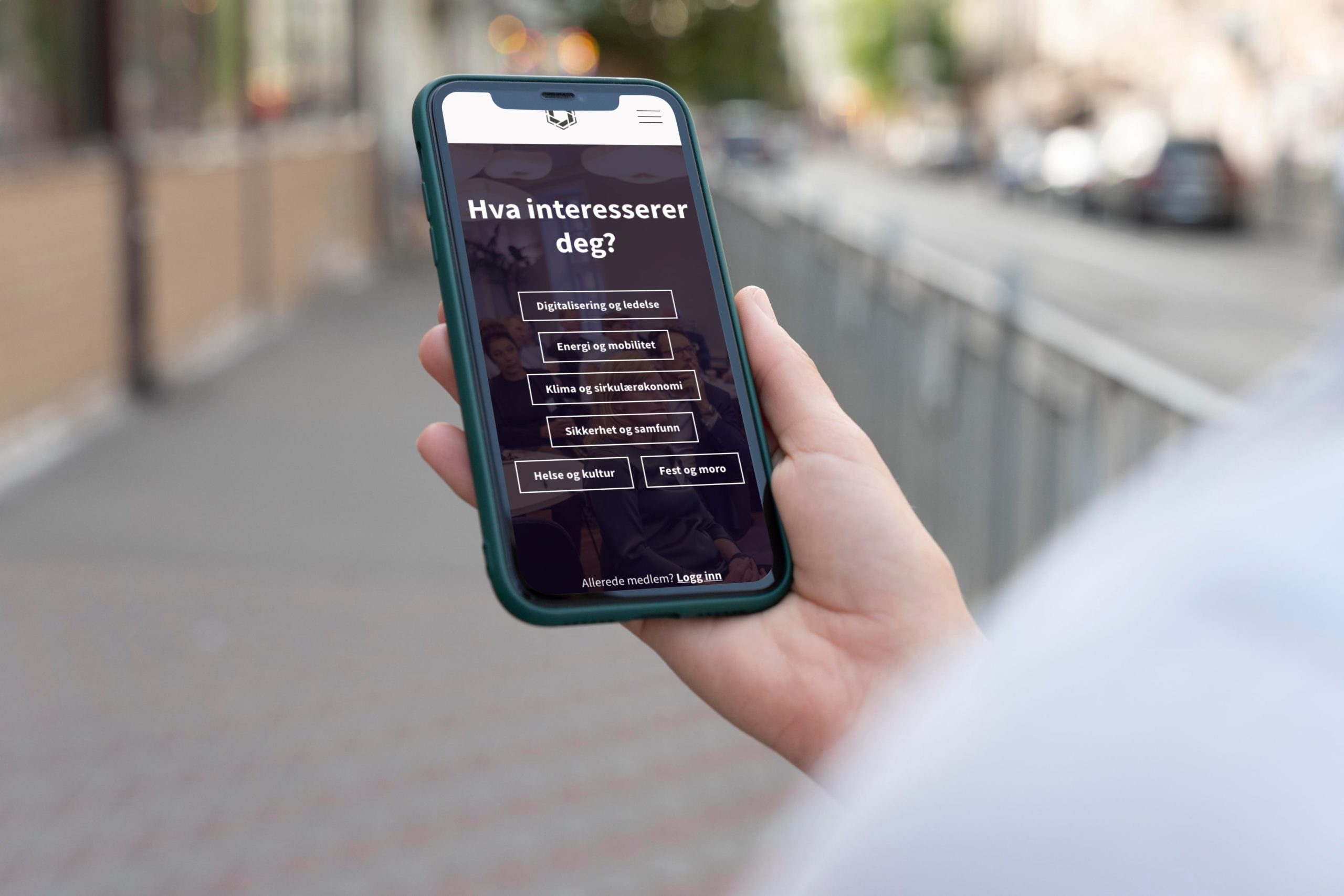 Polyteknisk Forenings nettsted vist på mobil